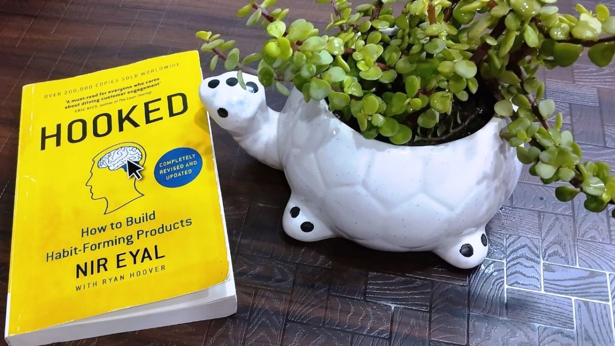 Hooked How To Build Habit-Forming Products Book Summary By Nir Eyal